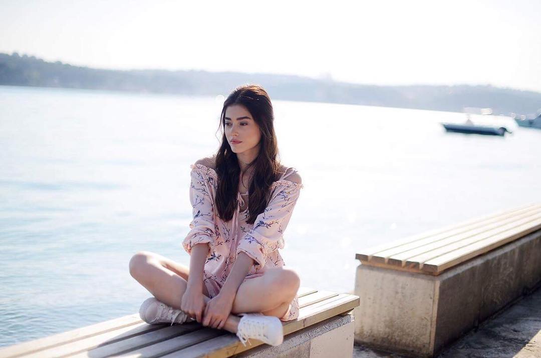 15 Potret Cantiknya Simay Barlas, Pemeran Gozde di Drama Cinta Cantik RTV