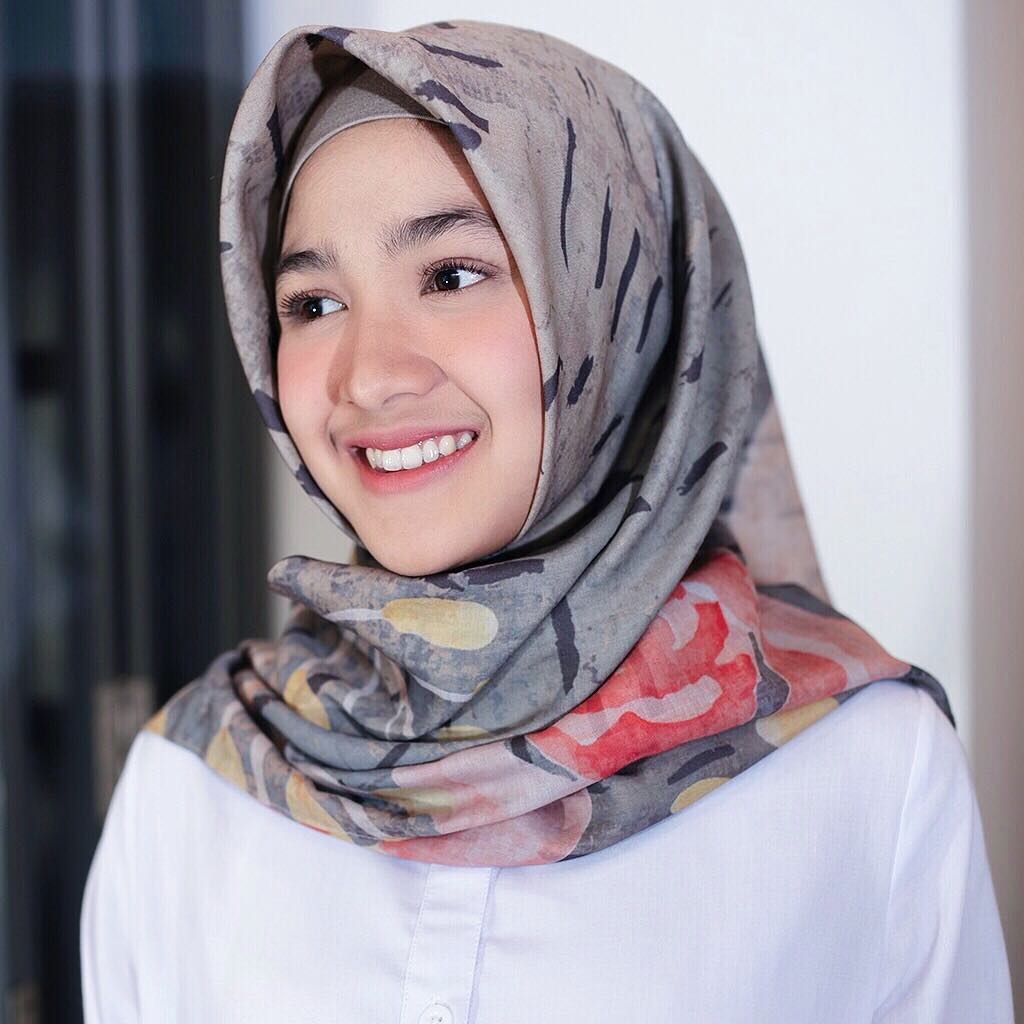 Makin Cantik, Ini 10 Potret Cut Syifa dalam Balutan Hijab 