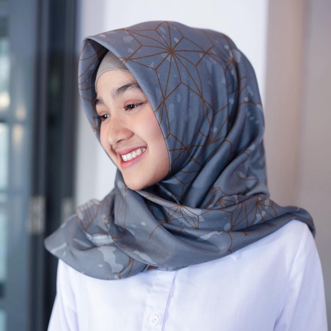 Makin Cantik, Ini 10 Potret Cut Syifa dalam Balutan Hijab 