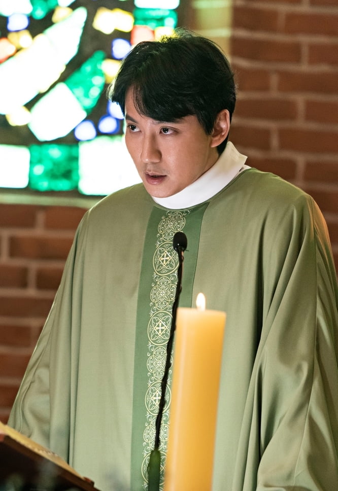 Artis dan Aktor Pemeran Drama Korea 'The Fiery Priest'