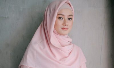 Belajar Tampil Tertutup, Intip 10 Potret Gaya Berhijab Dinda Hauw