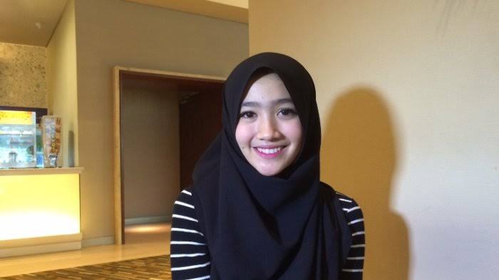 10 Potret Febby Rastanty, eks member blink yang tetap cantik dengan hijab