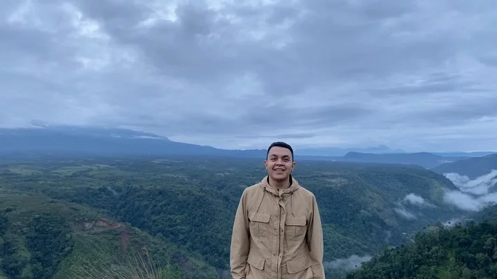 tulus suka melakukan perjalanan berbasis alam