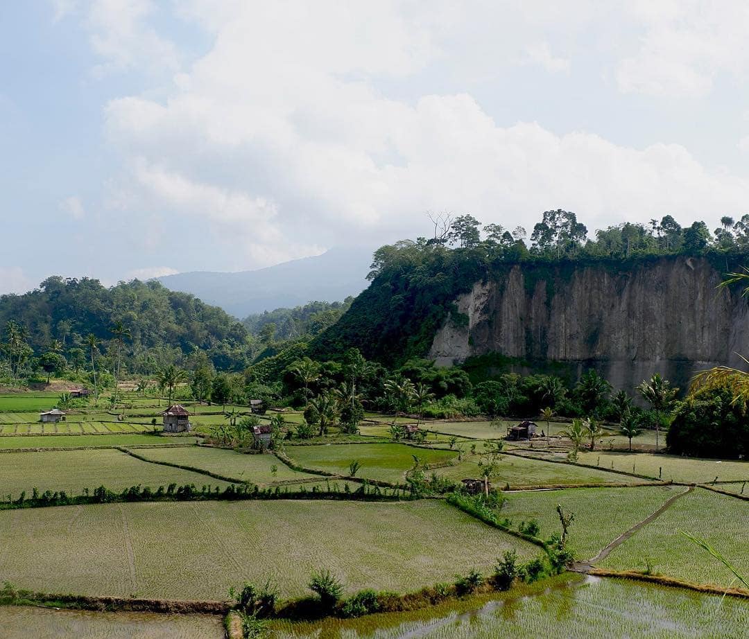 Lembah Batu Brak Lampung
