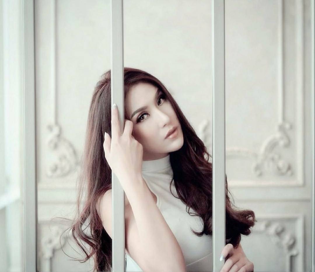 10 Potret Angela Tee, Beauty Keeper Acara Lebih Syantik GTV