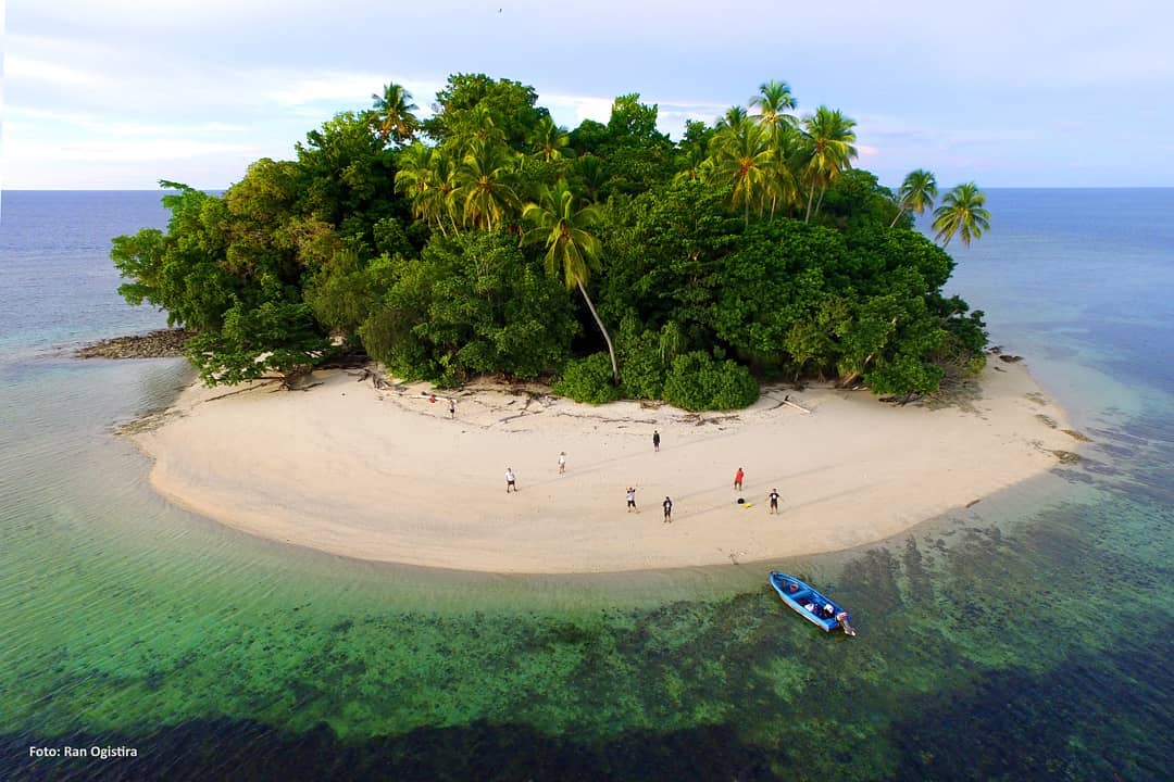 Taman Nasional Teluk Cenderawasih Papua