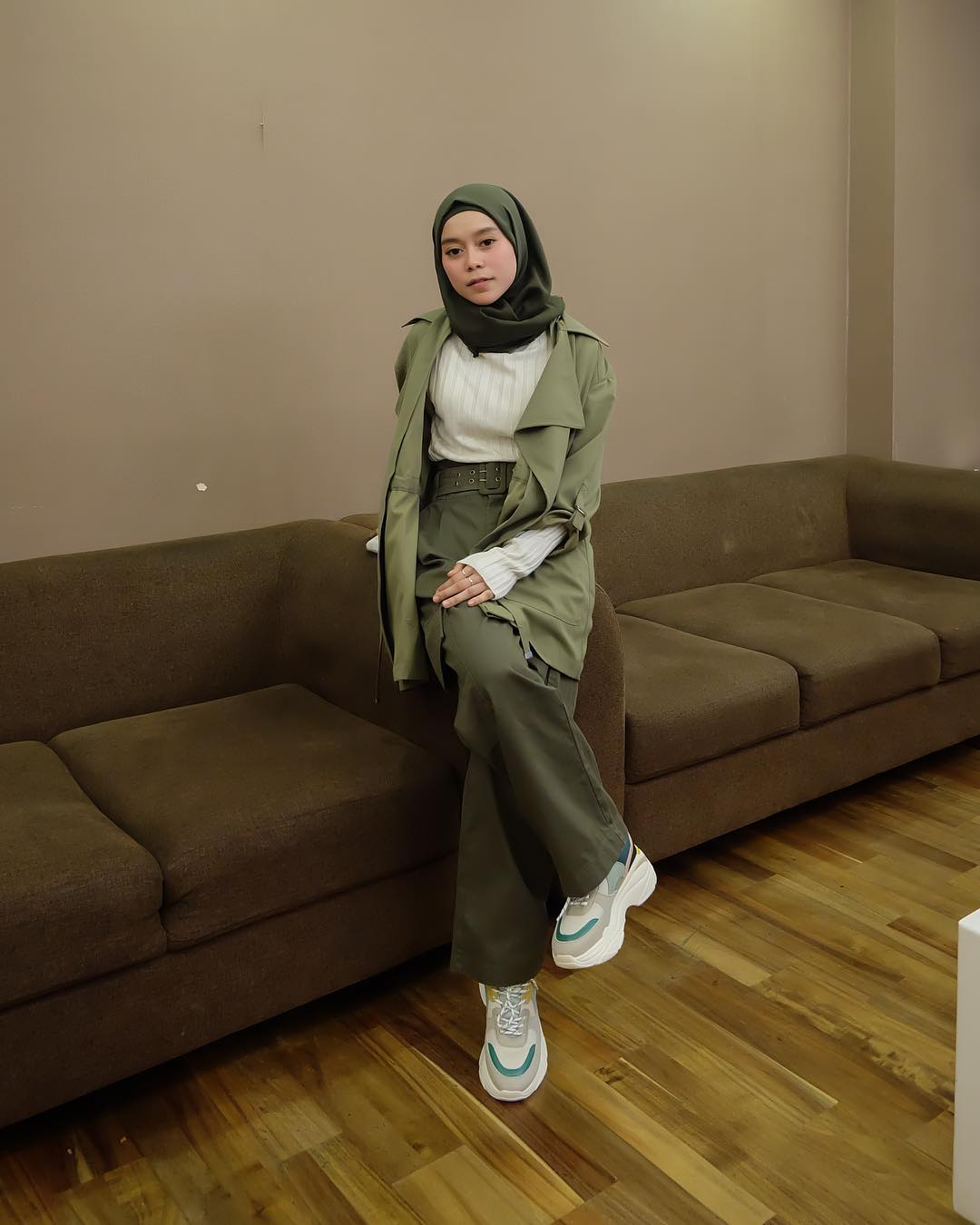 lesti anryani suka gaya yang sederhana