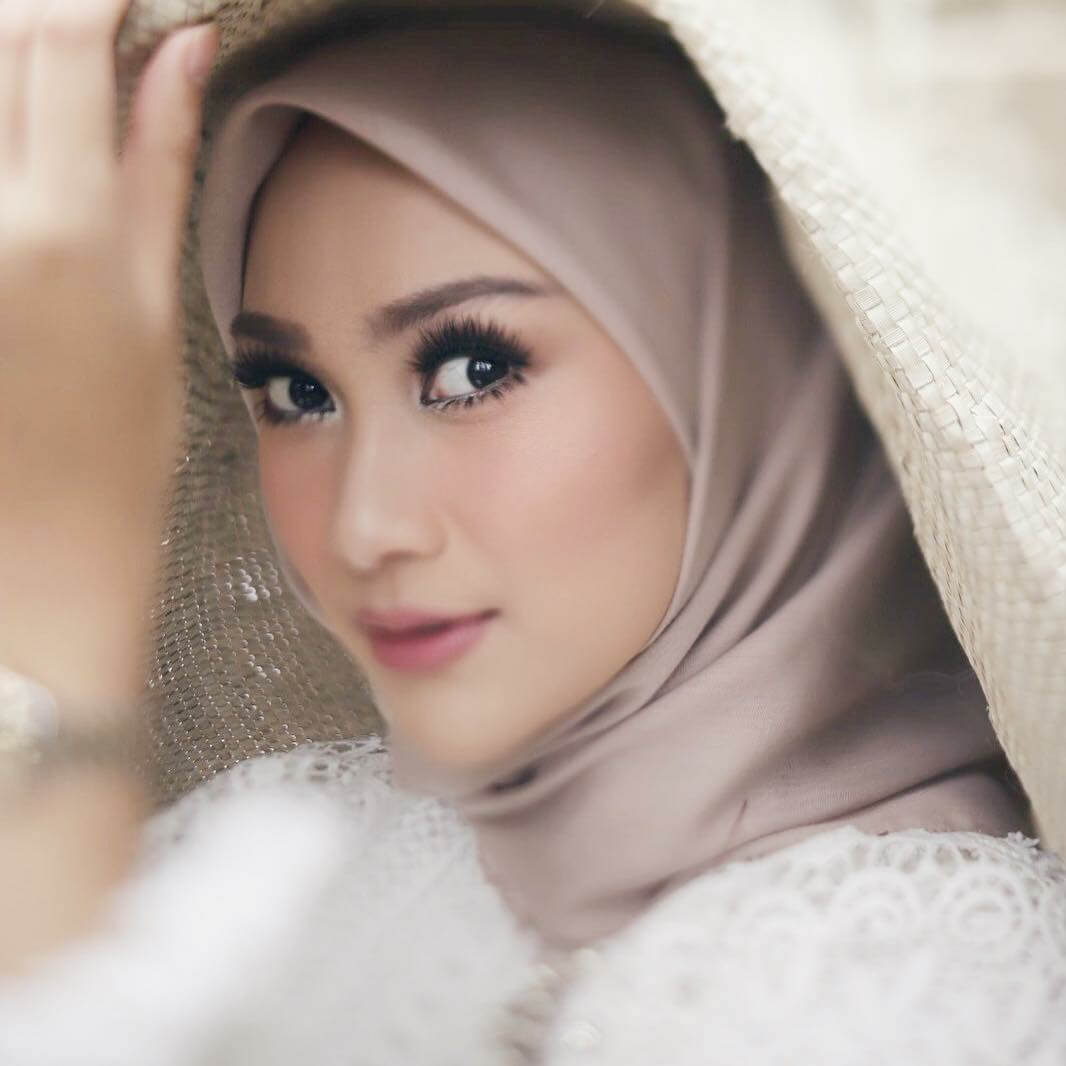 10 Pesona Indah Nada Puspita, Model Muslimah yang Bikin Adem