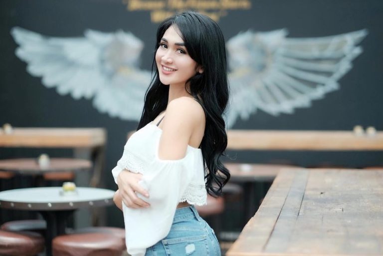 Lavenia Oviola - Biodata, Profil, Fakta, Umur, Agama, Pacar, Karier