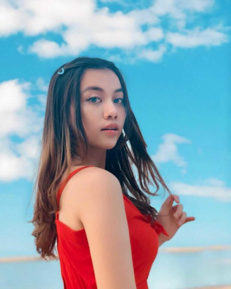 Frislly Herlind - Biodata, Profil, Fakta, Umur, Agama, Pacar, Karier