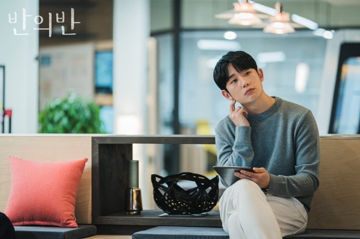 Ini 10 Potret Tampan Jung Hae In, Pemeran CEO AI dalam Drama A Piece of Your Mind