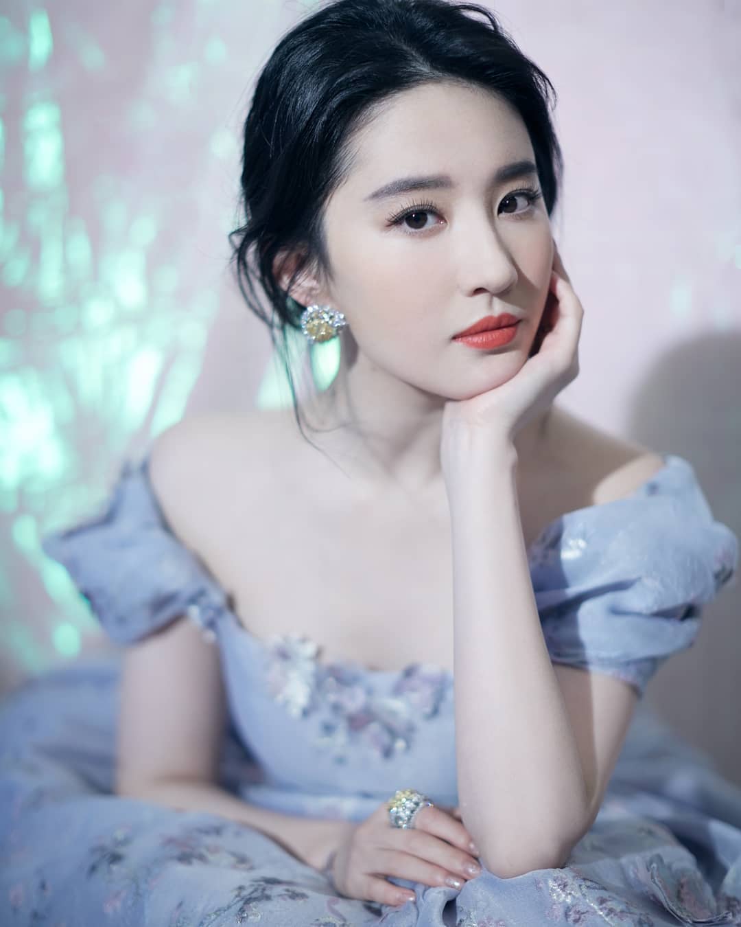 Lahir di Wuhan, ini 10 Pesona Liu Yifei Bintang Film Mulan