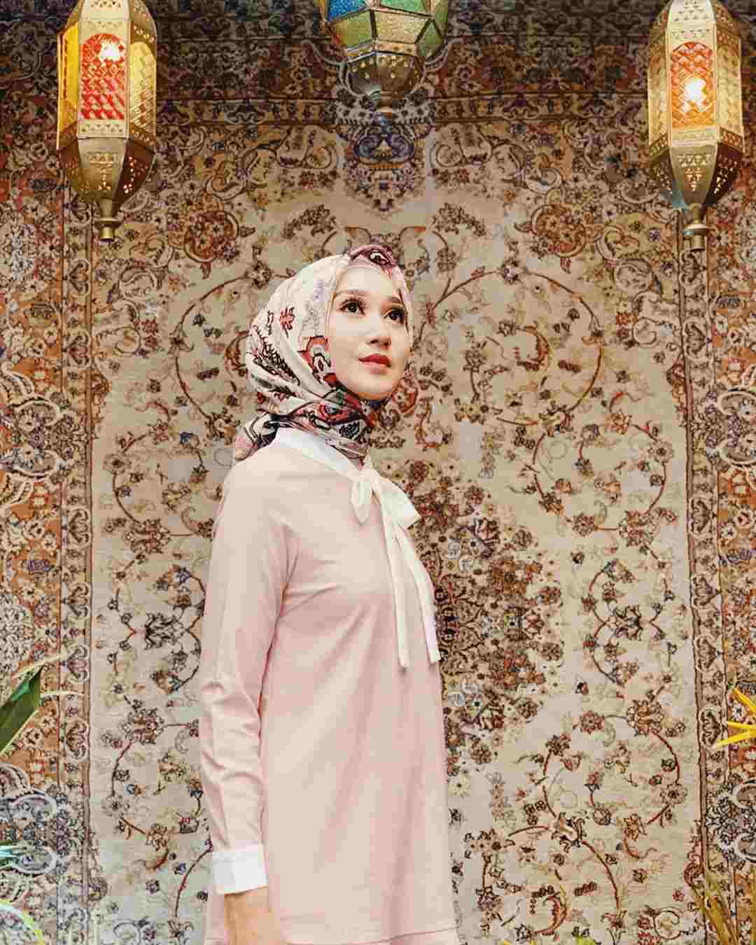 Biodata, Profil dan Fakta Desainer Pakaian Muslim Indonesia