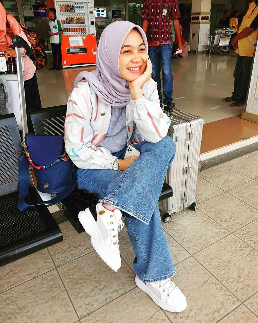 Fashionable, 10 OOTD Hijab Dian Ayu Lestari ini Bikin Penampilan Jadi Kece