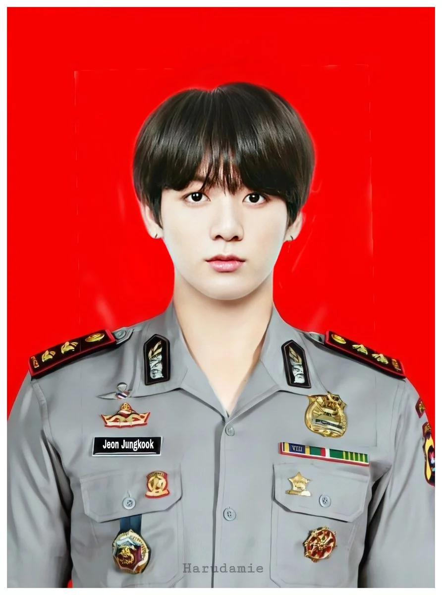9 Potret Member BTS Diedit Pakai Seragam Polisi Ini Bikin Tercengang! Kreatif Abis