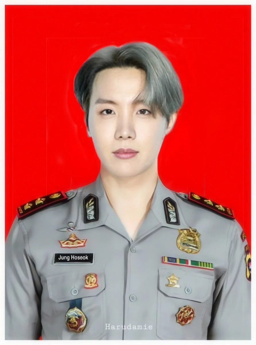 9 Potret Member BTS Diedit Pakai Seragam Polisi Ini Bikin Tercengang! Kreatif Abis