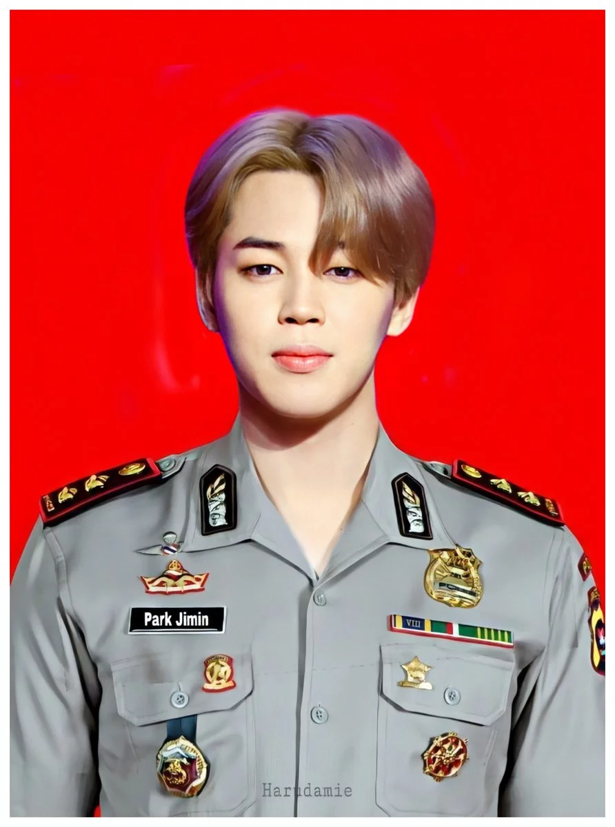 9 Potret Member BTS Diedit Pakai Seragam Polisi Ini Bikin Tercengang! Kreatif Abis