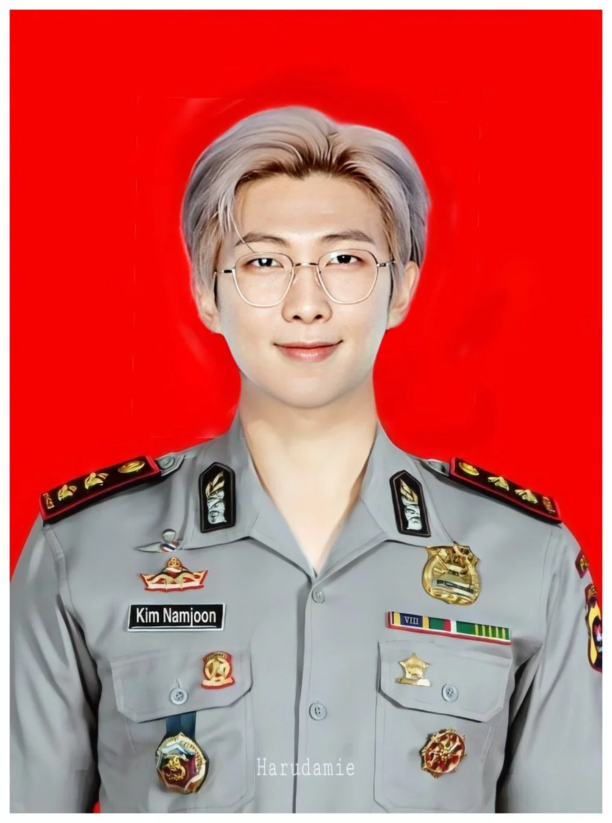 9 Potret Member BTS Diedit Pakai Seragam Polisi Ini Bikin Tercengang! Kreatif Abis
