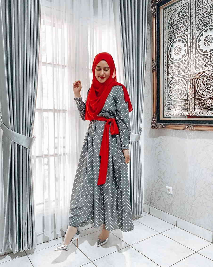 10 Style Hijab Fairuz A Rafiq, Simpel namun Elegan