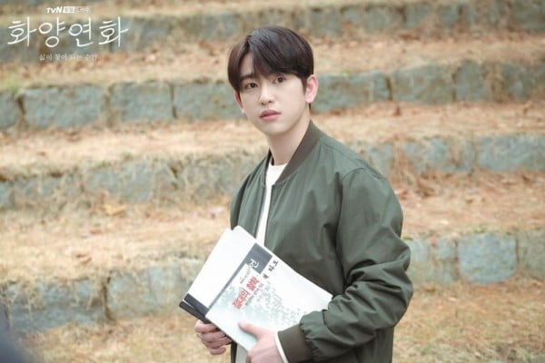 10 Potret Jinyoung GOT7, Berperan Sebagai Han Jae Hyun Muda di Drama When My Love Blooms