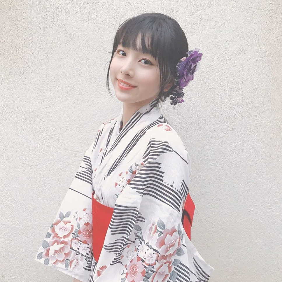 10 Potret Momoka Kurita, Cewek Manis Jadi Umbrella Girl Termuda Dunia