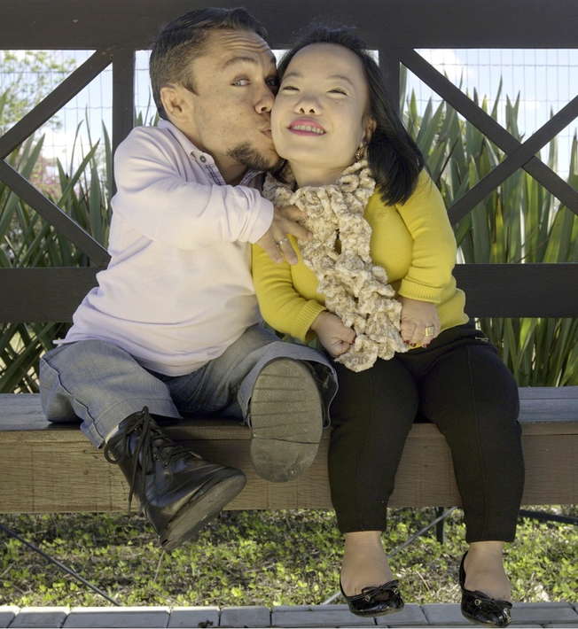 10 Potret Pasangan Termini Sedunia, Buktikan Tak Ada yang Lebih Besar dari Cinta
