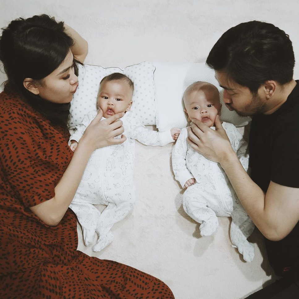 10 Potret Gemas Syahnaz Bersama Bayi Kembarnya Zayn dan Zunaira