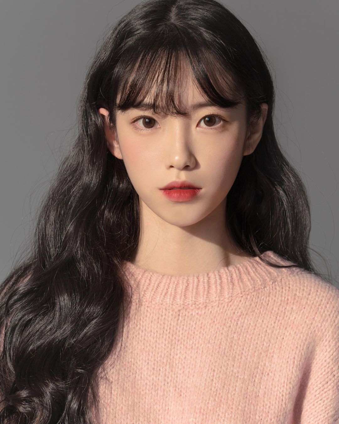 10 Potret Yoo Hyun Mi, Youtuber yang Mirip Taeyeon SNSD