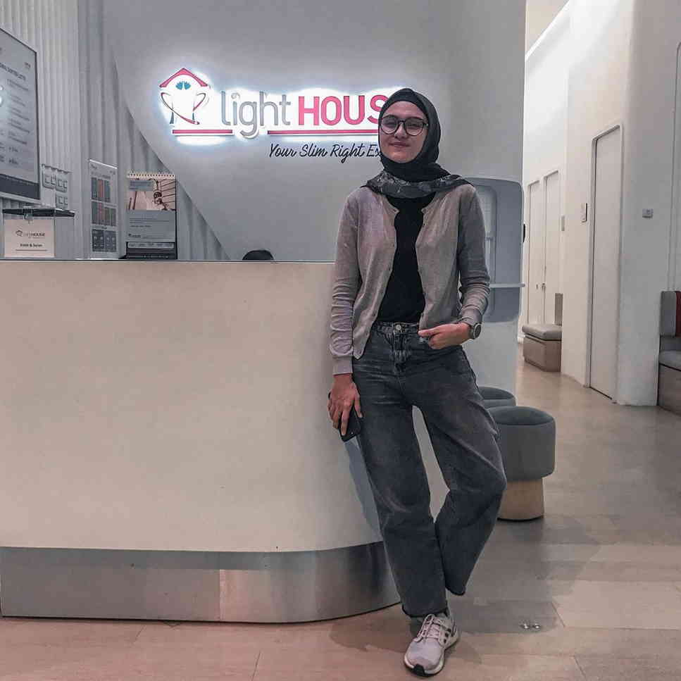 Kece Abis, 10 Outfit Hijab Zee Zee Shahab dari Sporty sampai Feminin