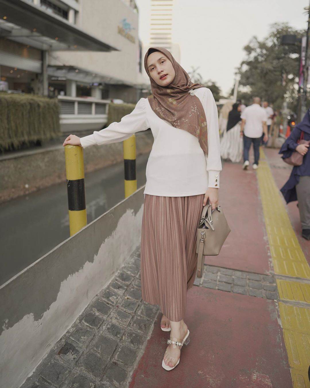 Sejuk Dipandang, 10 Selebgram Hijab Ini Punya Style Muslimah Modern