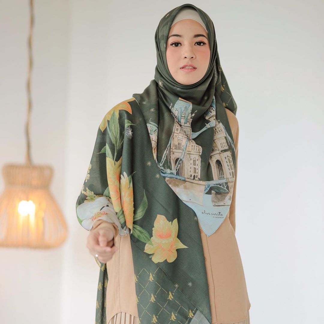 Percantik Tampilan Muslimah, 10 Artis Wanita Ini Rilis Brand Hijab