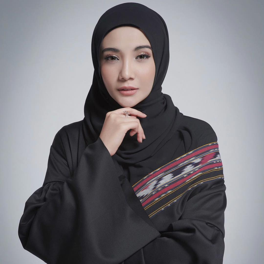 Percantik Tampilan Muslimah 10 Artis Wanita Ini Rilis 