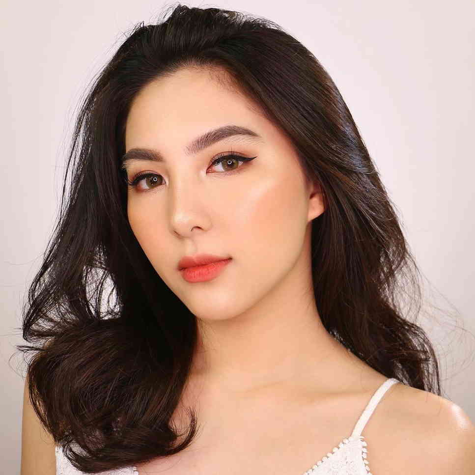 10 Pesona Devienna, Beauty Vlogger yang Jago Tiru Make Up Idol Korea