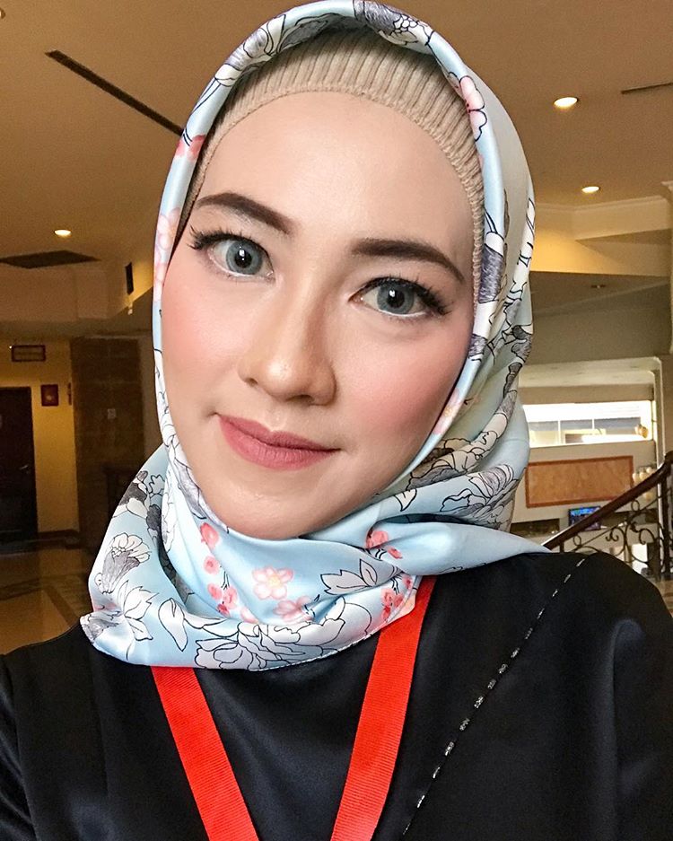 10 Potret Ustazah Nur Fadhlina, Juri Tilawah Cilik yang Cantiknya Menawan
