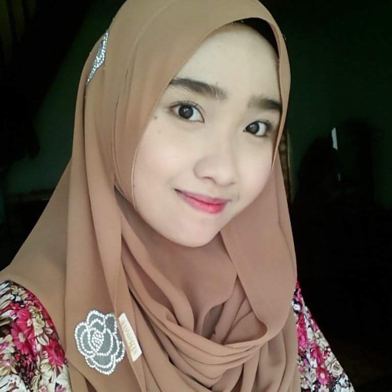 10 Potret Cantik Rabiatul Afifah, Kembaran Yoona SNSD Versi Hijab