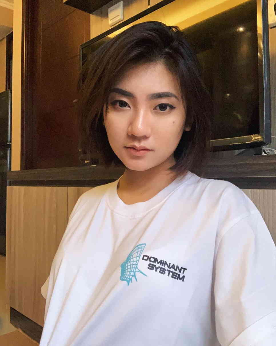 10 Potret Rachel Florencia, Gamers Cantik yang Curi Perhatian Kaum Adam