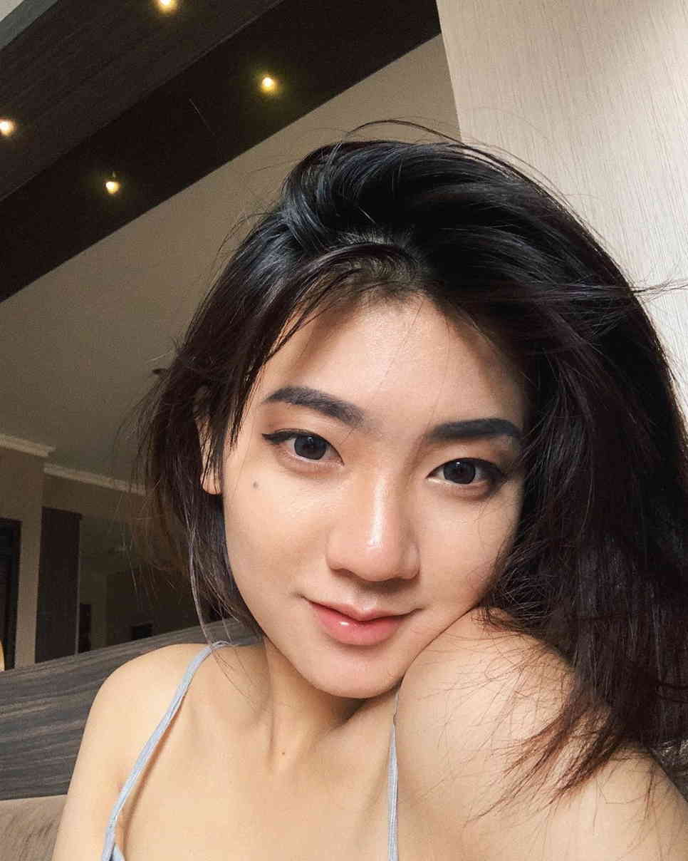 10 Potret Rachel Florencia, Gamers Cantik yang Curi Perhatian Kaum Adam