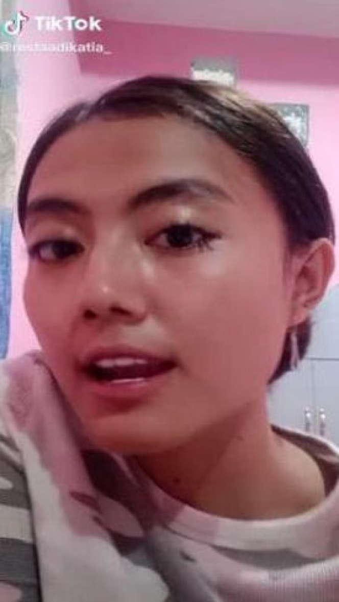 Viral, 10 Potret Resta Adikatia Artis Tiktok yang Mirip Agnez Mo