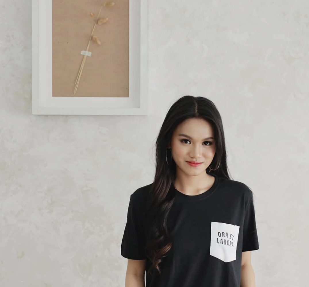 Rilis Single Baru, 10 Potret Yotari Kezia yang Makin Cantik - Dailysia