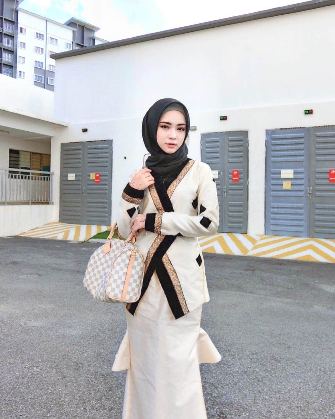 10 Pesona Adira Salahudi, Selebgram Malaysia yang Mirip Song Ji Hyo
