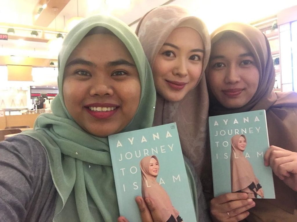 Kenali Ayana Moon, seorang mualaf Korea yang menjadi hijaber terkenal