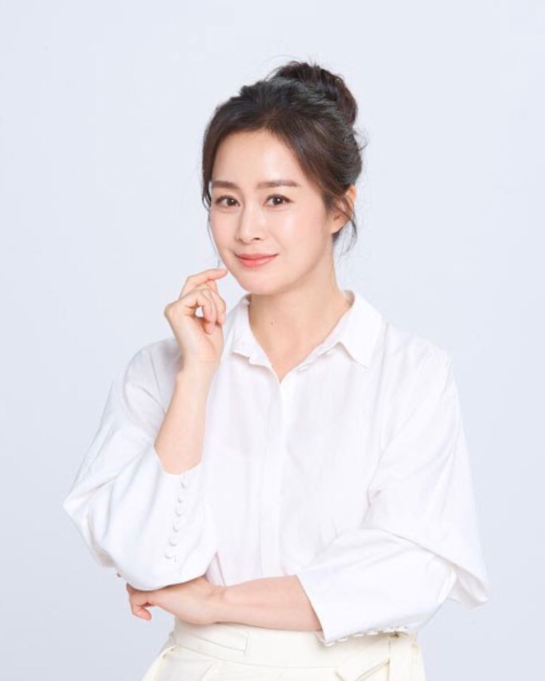 Gak Nyangka, 10 Aktris Korea yang Kerap Beradegan Romantis Ini Ternyata Seorang Ibu
