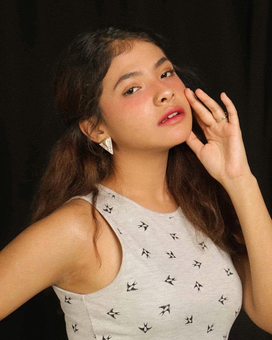 10 Potret Cantik Sara Fajira, Penyanyi Lagu Lathi yang Lagi Viral