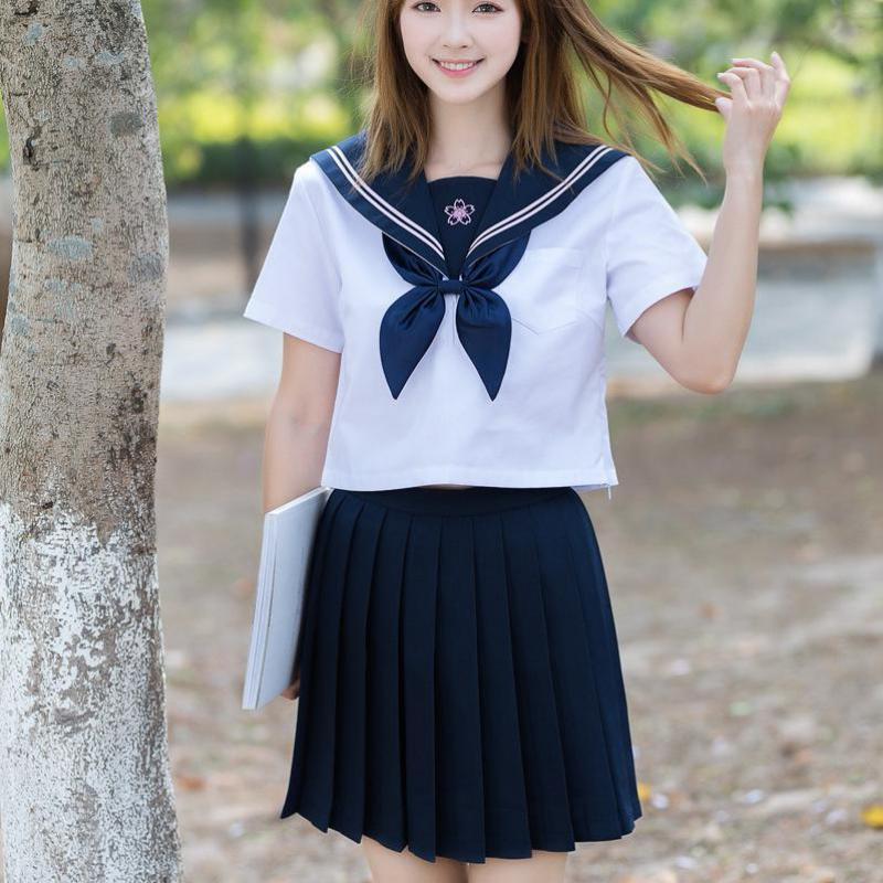 Berbagai jenis seragam sekolah untuk anak perempuan di Jepang