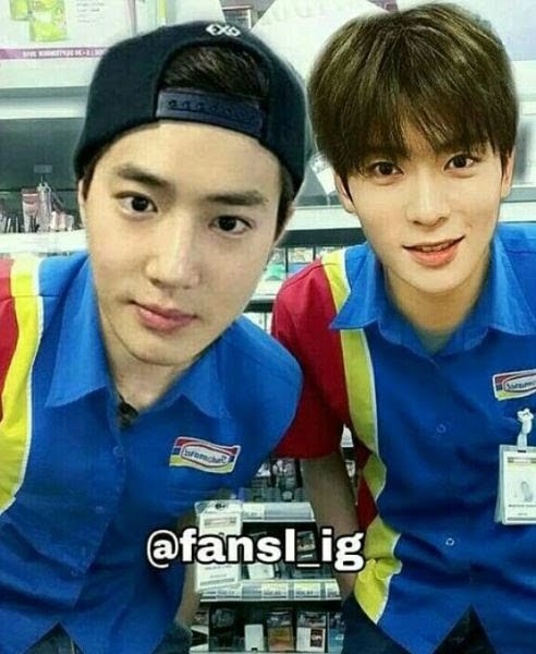 Tertawa Abis!  Ini 10 Foto Editan Idol Kpop Mengenakan Seragam Minimarket