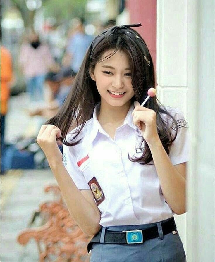 15 Foto Editan Idol KPop Pakai Baju Seragam, Bikin Kangen Sekolah