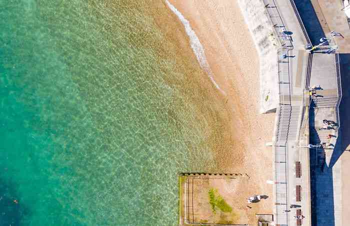 Potret Pantai di Pesisir Inggri Berubah Jadi Jernih Pasca Lockdown