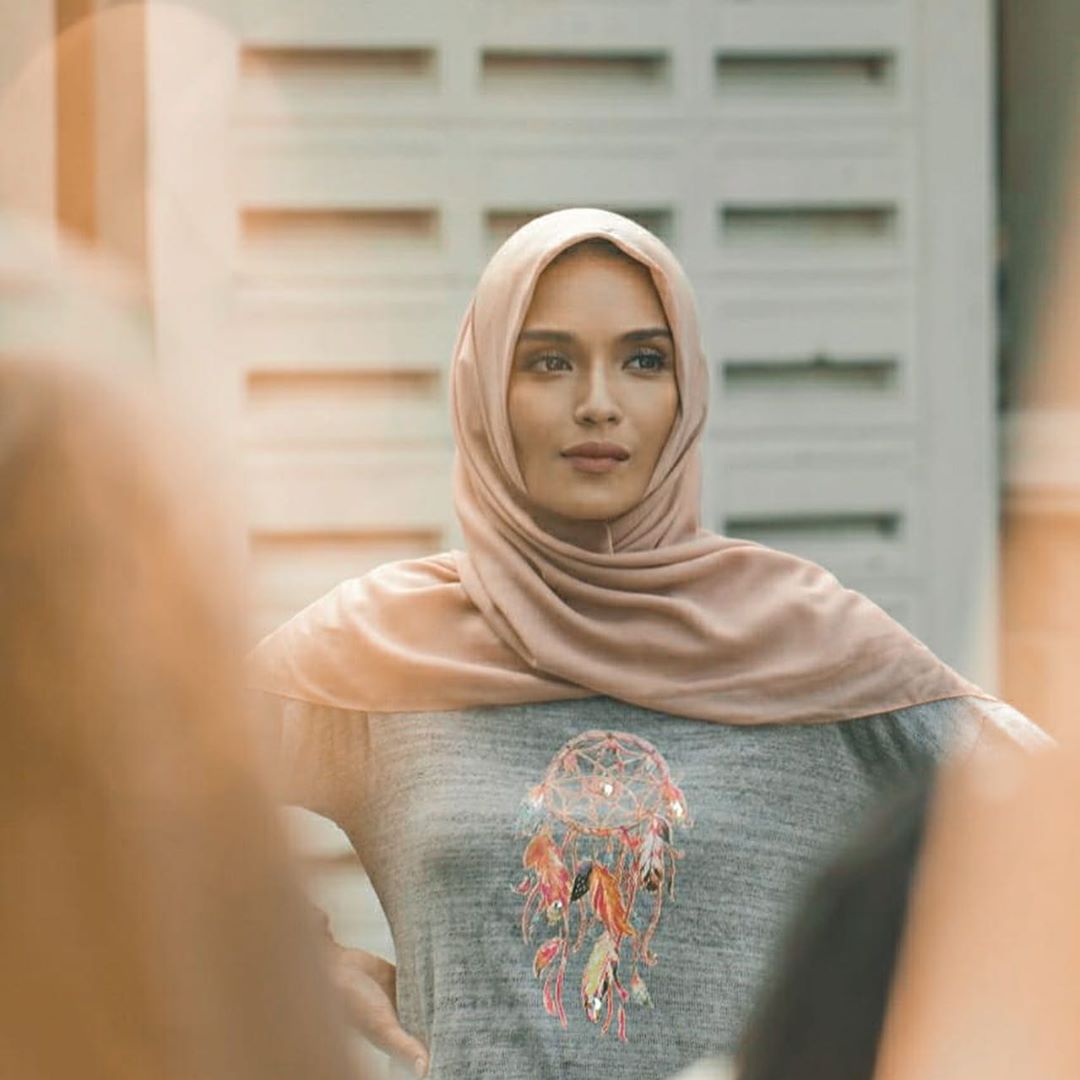 10 Potret Citra Anggun yang Makin Mempesona dalam Balutan Hijab