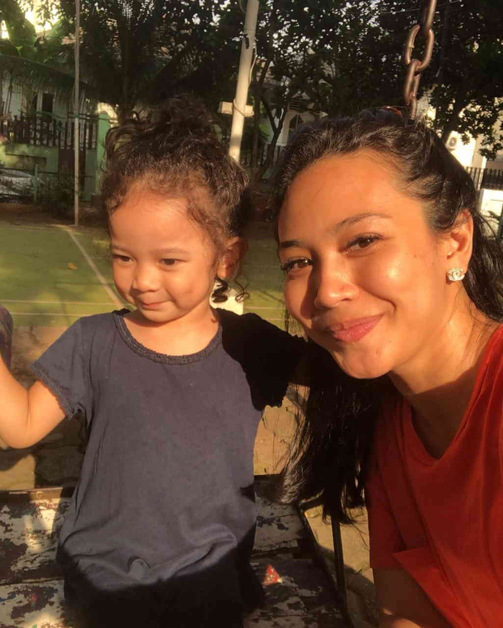 Ibu 2 Anak, 10 Pesona Memukau Dea Lestari yang Tetap Awet Muda