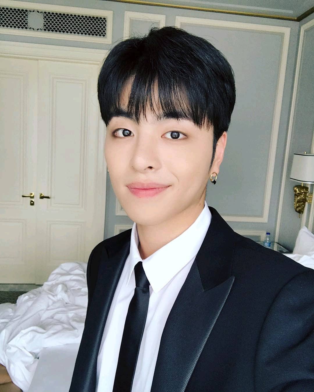 10 Idol Ini Sangat Pede Bahas Kegantengannya, Engga Pake Jaim